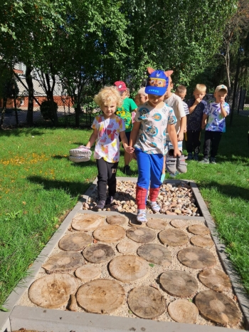 28b4fc41-45e8-48c0-b145-67862d342152