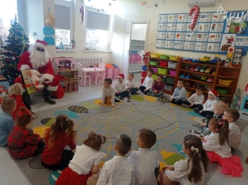 fb00f533-4331-4a79-8b68-4c75c8d51442