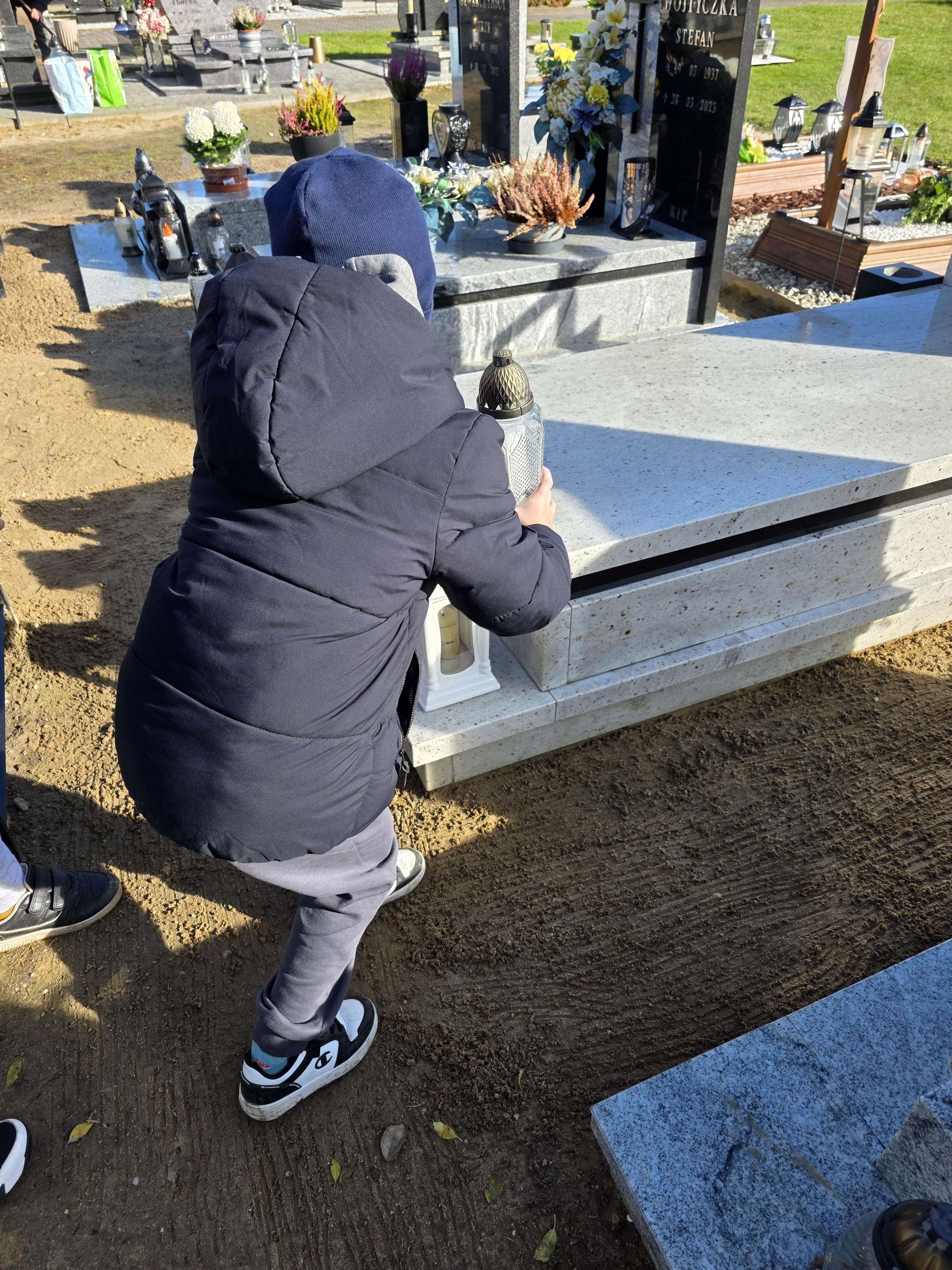 Wyjście na cmentarz w Pudliszkach