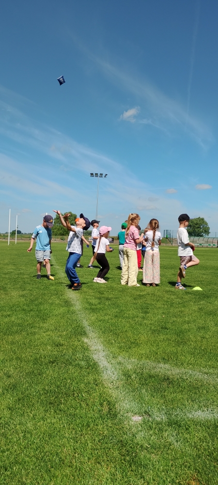 Zajęcia sportowe na boisku